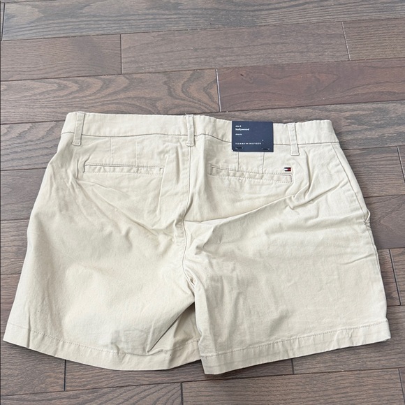 Tommy Hilfiger Women’s Tan Chino Shorts, NWT 8 - Picture 2 of 3